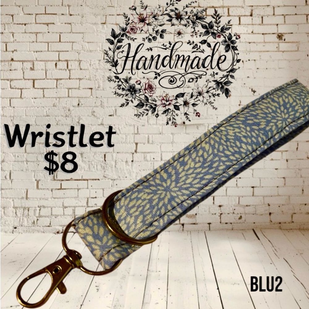 Ceil Blue Patterned Wristlet